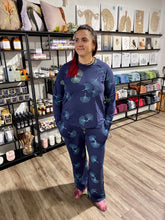 Load image into Gallery viewer, Smoking Lily HQ pants