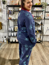 Load image into Gallery viewer, Smoking Lily HQ pants