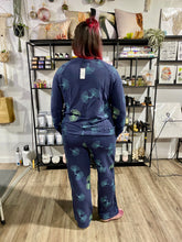 Load image into Gallery viewer, Smoking Lily HQ pants