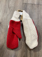 Load image into Gallery viewer, Nooks mitts (6-10 years)
