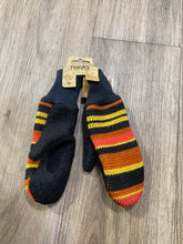 Load image into Gallery viewer, Nooks mitts (6-10 years)