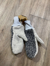 Load image into Gallery viewer, Nooks mitts (6-10 years)