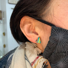 Load image into Gallery viewer, Triangle Skateboard Earring