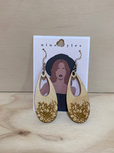 Load image into Gallery viewer, Statement earrings
