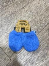Load image into Gallery viewer, Nooks upcycled mitts (baby)
