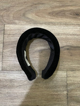 Load image into Gallery viewer, Velvet headband
